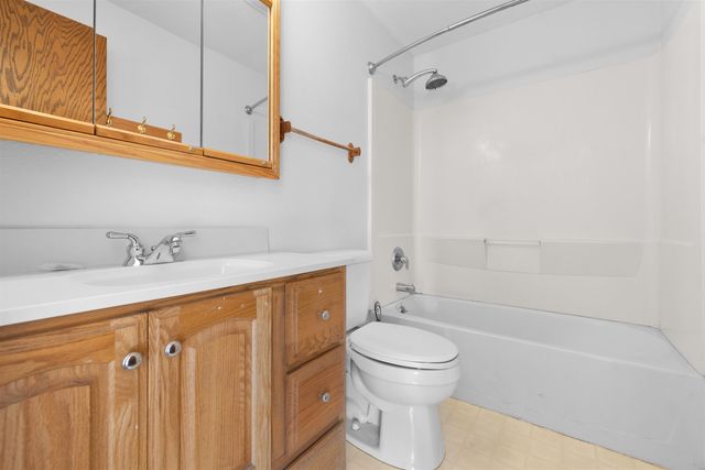 1108 18th Ave SW, Minot, ND 58701