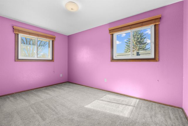 1108 18th Ave SW, Minot, ND 58701