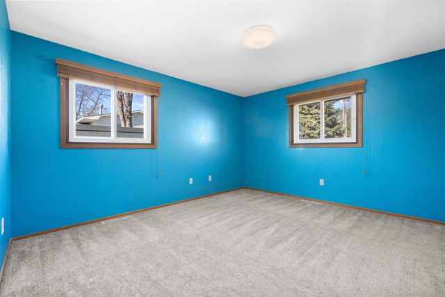 1108 18th Ave SW, Minot, ND 58701