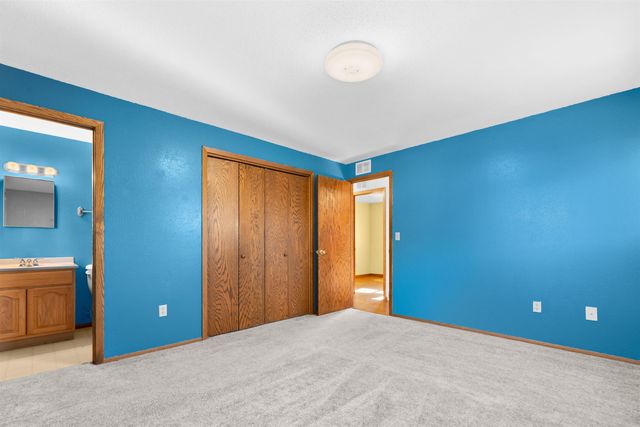 1108 18th Ave SW, Minot, ND 58701