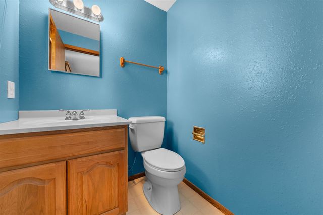 1108 18th Ave SW, Minot, ND 58701