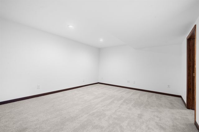 1108 18th Ave SW, Minot, ND 58701