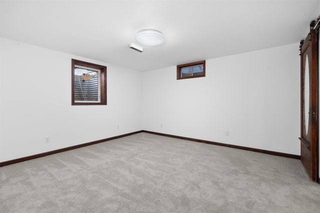 1108 18th Ave SW, Minot, ND 58701