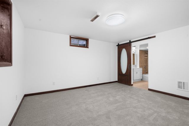 1108 18th Ave SW, Minot, ND 58701