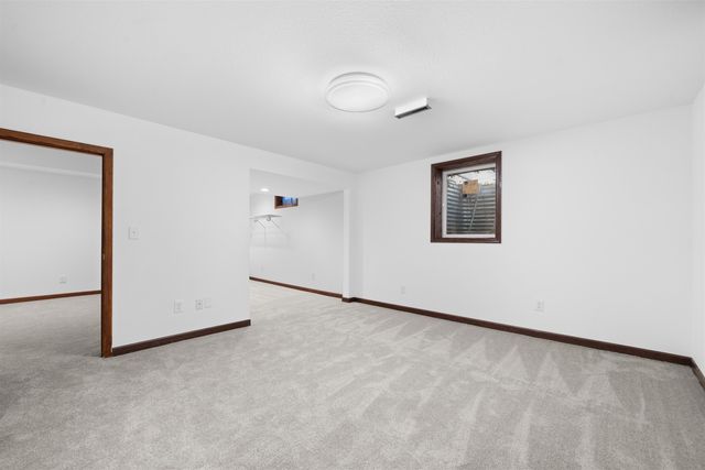 1108 18th Ave SW, Minot, ND 58701