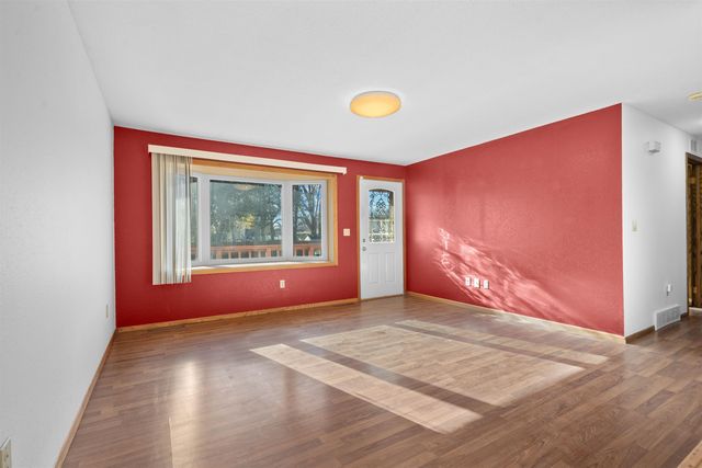 1108 18th Ave SW, Minot, ND 58701