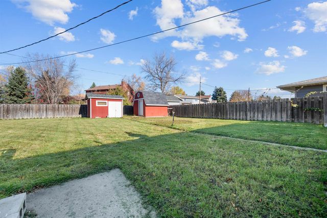 1108 18th Ave SW, Minot, ND 58701