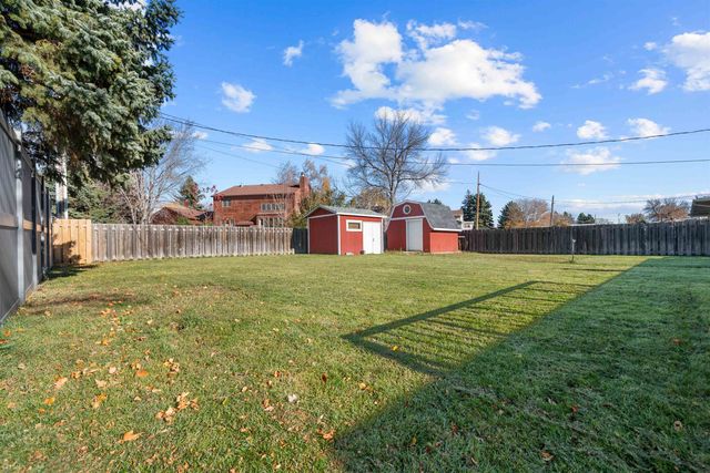 1108 18th Ave SW, Minot, ND 58701