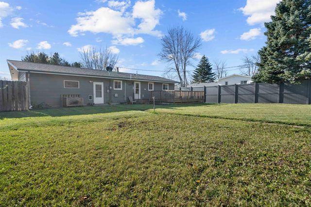 1108 18th Ave SW, Minot, ND 58701