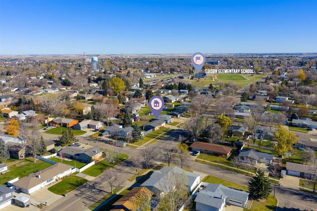 1108 18th Ave SW, Minot, ND 58701