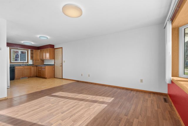 1108 18th Ave SW, Minot, ND 58701