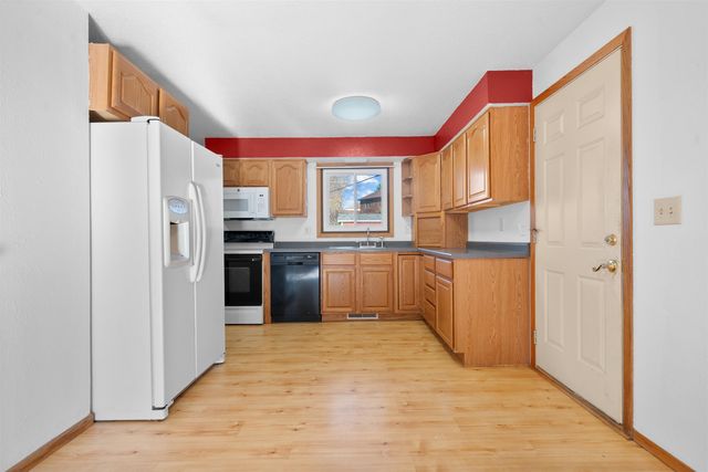 1108 18th Ave SW, Minot, ND 58701