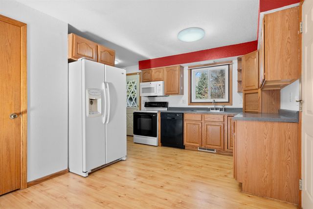 1108 18th Ave SW, Minot, ND 58701