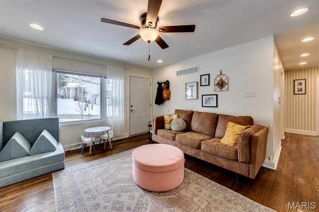 203 Almentor Avenue, St Louis, MO 63119