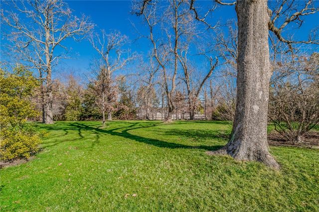 1 S Beau Chene Lane, Rogers, AR 72758