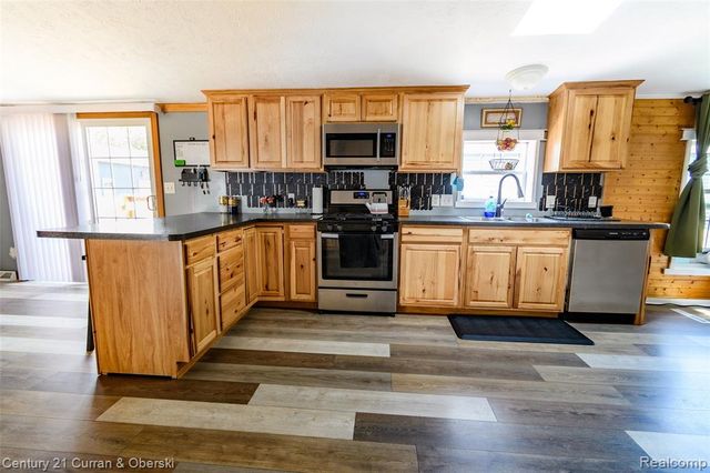 13045 Strong Boulevard, South Rockwood, MI 48179
