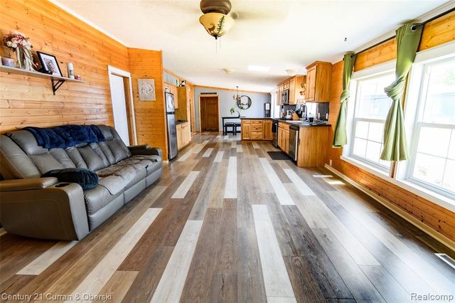 13045 Strong Boulevard, South Rockwood, MI 48179