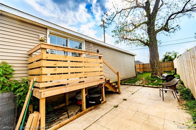 13045 Strong Boulevard, South Rockwood, MI 48179