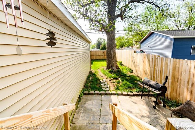 13045 Strong Boulevard, South Rockwood, MI 48179