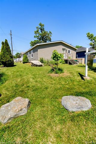 13045 Strong Boulevard, South Rockwood, MI 48179