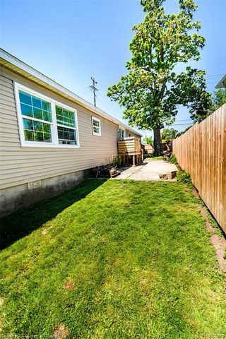 13045 Strong Boulevard, South Rockwood, MI 48179