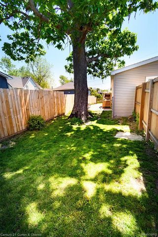 13045 Strong Boulevard, South Rockwood, MI 48179