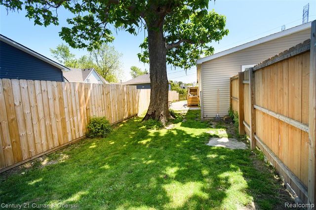 13045 Strong Boulevard, South Rockwood, MI 48179
