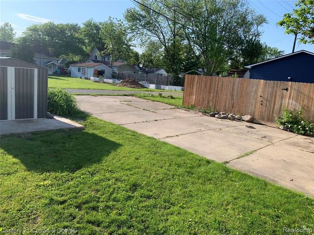 13045 Strong Boulevard, South Rockwood, MI 48179