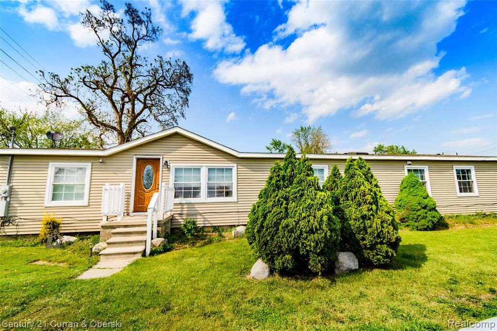 13045 Strong Boulevard, South Rockwood, MI 48179