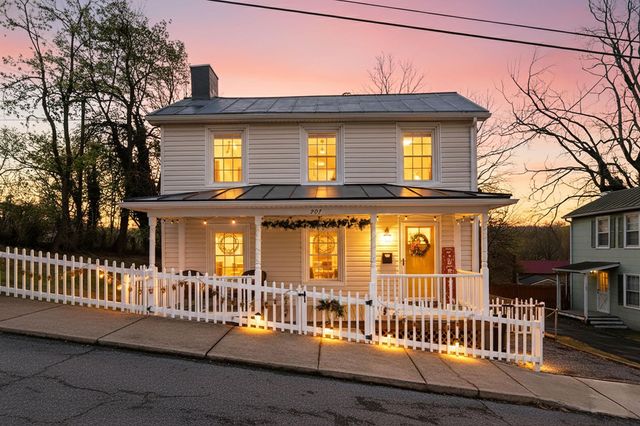 207 RESERVOIR ST, Staunton, VA 24401