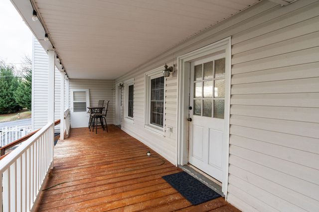 207 RESERVOIR ST, Staunton, VA 24401