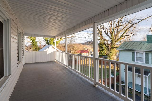 207 RESERVOIR ST, Staunton, VA 24401