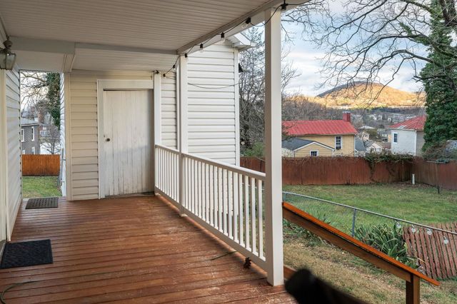207 RESERVOIR ST, Staunton, VA 24401