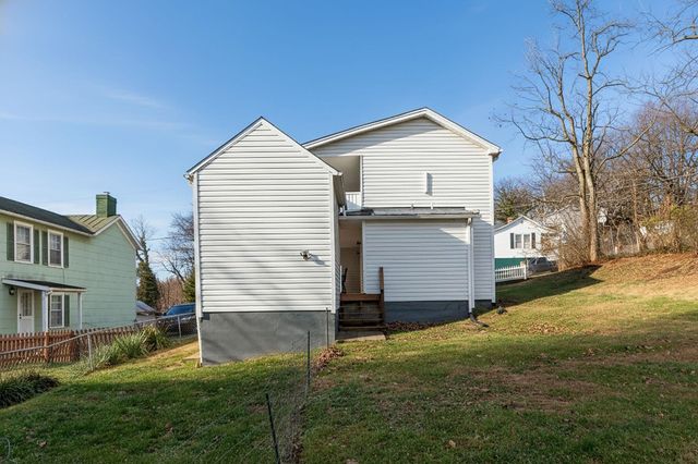 207 RESERVOIR ST, Staunton, VA 24401