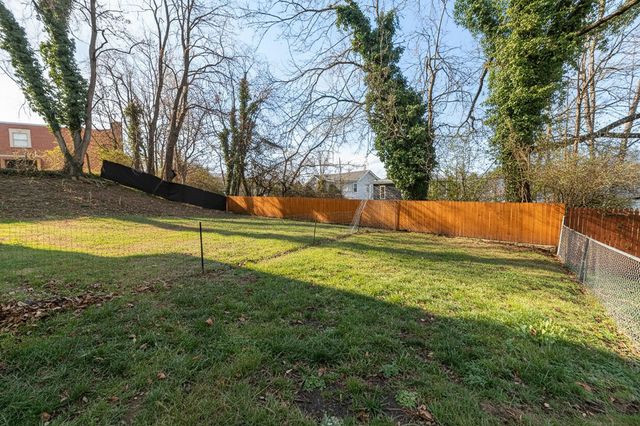 207 RESERVOIR ST, Staunton, VA 24401