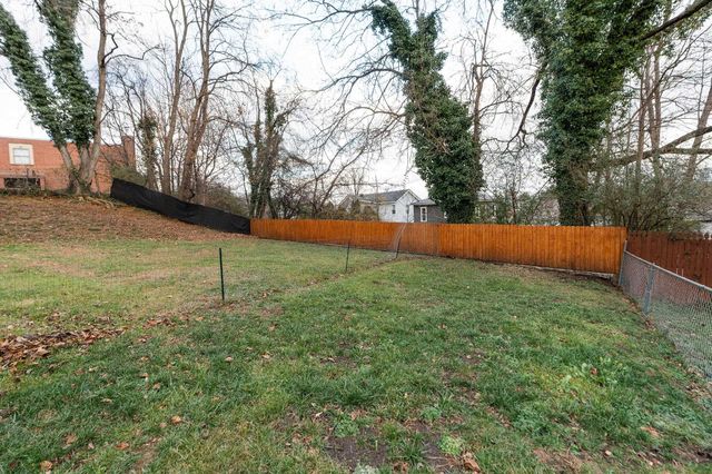 207 RESERVOIR ST, Staunton, VA 24401