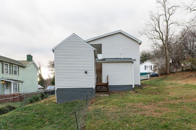 207 RESERVOIR ST, Staunton, VA 24401