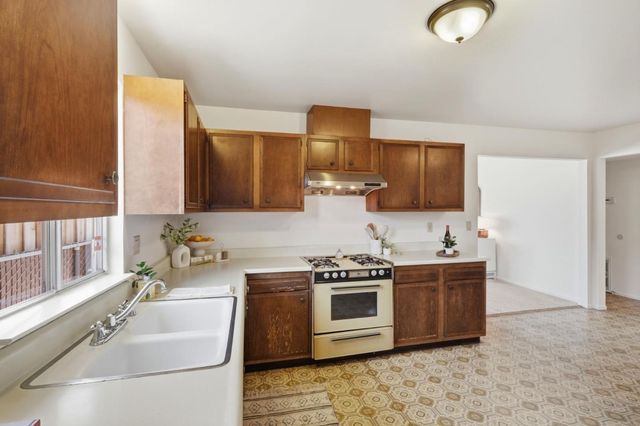 228 Auburn Avenue, Santa Cruz, CA 95060