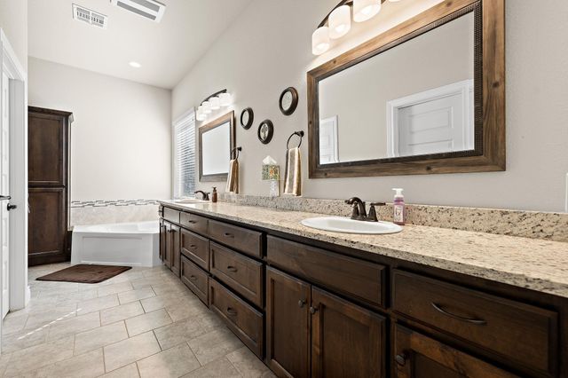 217 Oak Hill DR, Liberty Hill, TX 78642