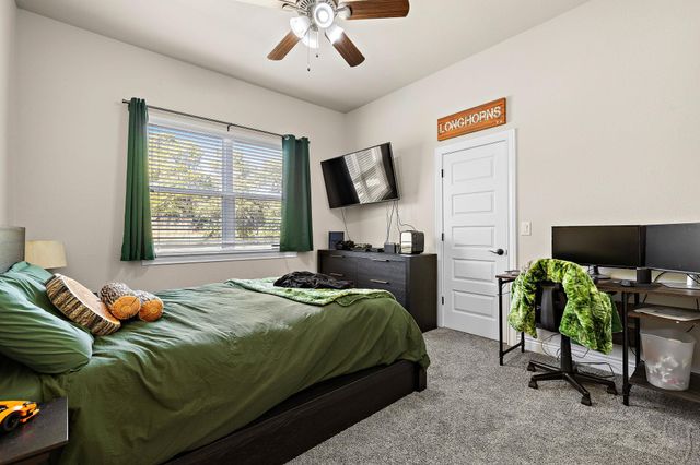 217 Oak Hill DR, Liberty Hill, TX 78642