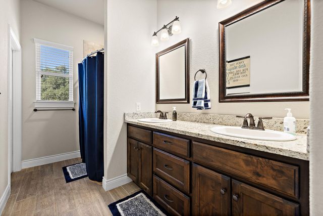 217 Oak Hill DR, Liberty Hill, TX 78642