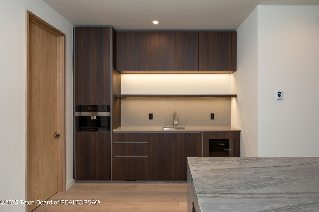 165 N GLENWOOD Street 31, Jackson, WY 83001 photo 33