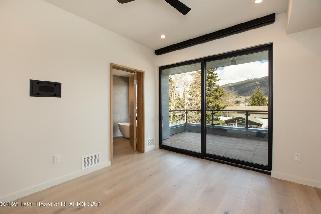 165 N GLENWOOD Street 31, Jackson, WY 83001 photo 36