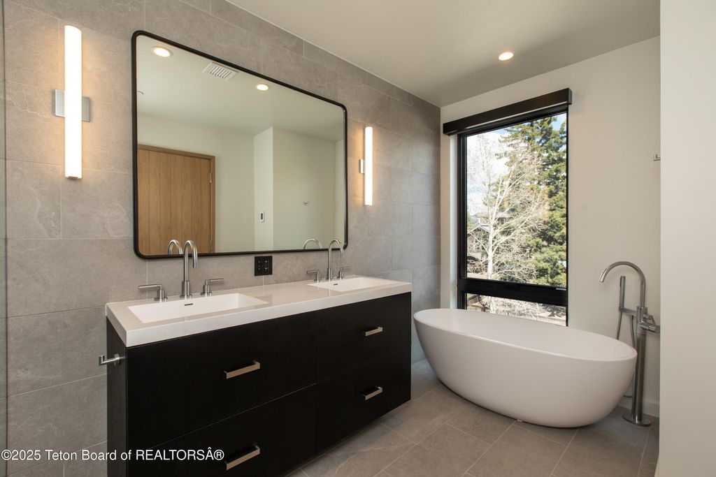 165 N GLENWOOD Street 31, Jackson, WY 83001 photo 37