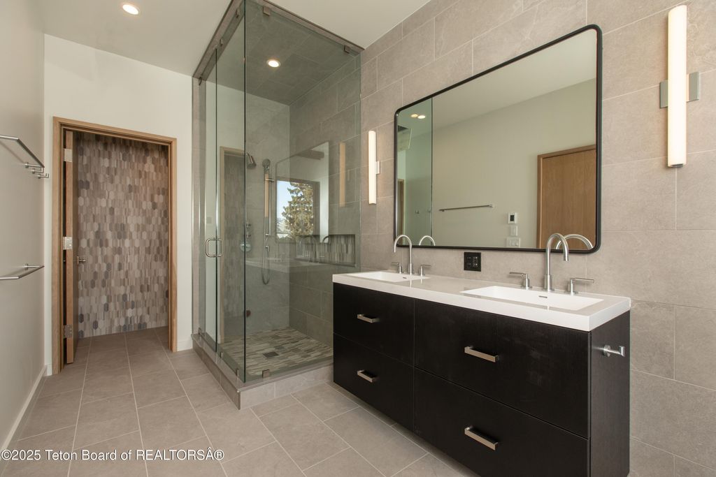 165 N GLENWOOD Street 31, Jackson, WY 83001 photo 38