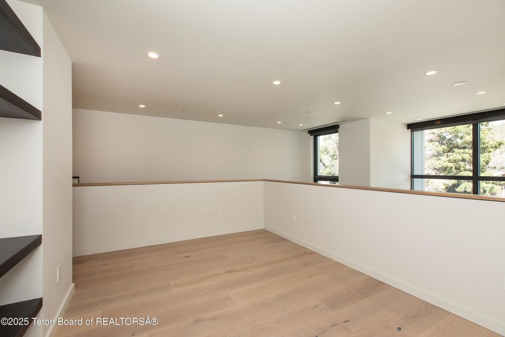 165 N GLENWOOD Street 31, Jackson, WY 83001 photo 39