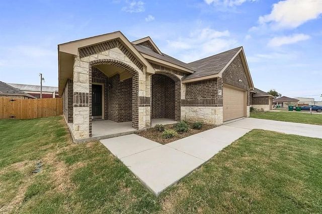 109 N Henrietta Street, Ferris, TX 75125