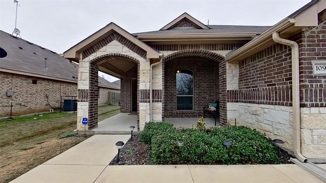 109 N Henrietta Street, Ferris, TX 75125