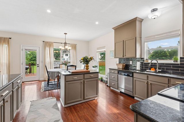 7777 Astra Circle, Reynoldsburg, OH 43068