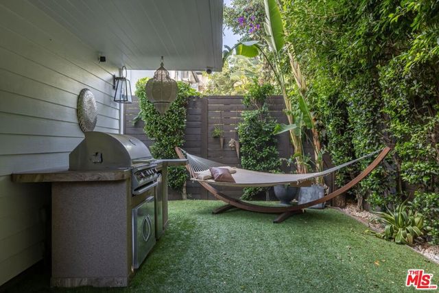 645 N Hayworth Avenue, Los Angeles, CA 90048